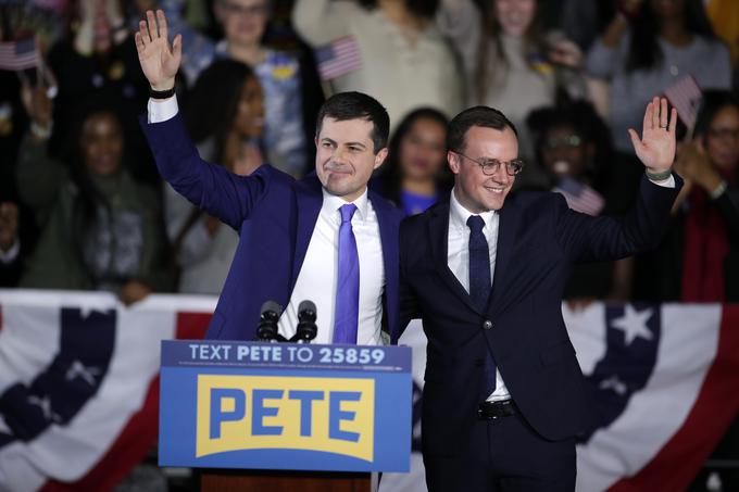 Buttigieg se je tri leta po tem, ko je javno priznal, da je istospolno usmerjen, poročil z učiteljem Chastenom Glezmanom iz Michigana. | Foto: Reuters