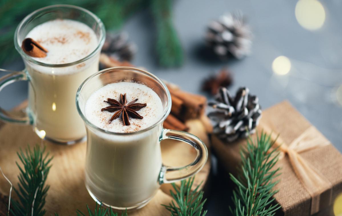 Jajčni liker | Decembrske dni si lahko popestrite s tradicionalnimi prazničnimi napitki. | Foto Getty Images