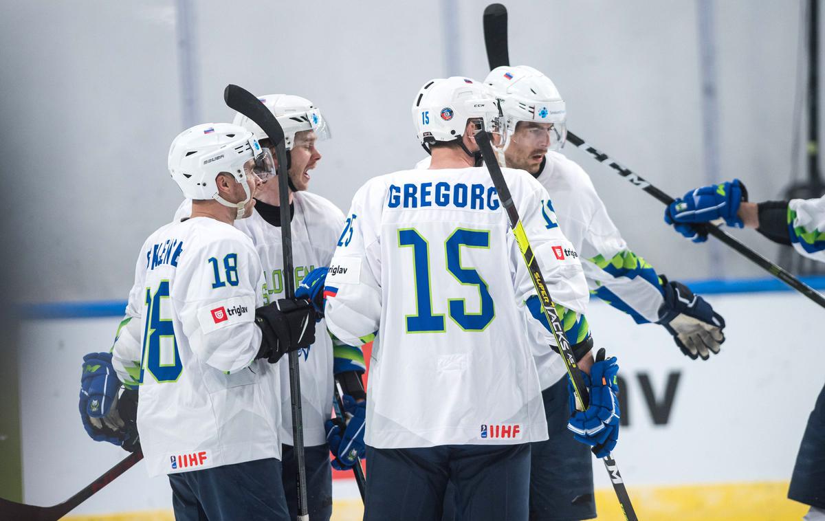 slovenska hokejska reprezentanca Romunija | Slovenski hokejisti so na drugi tekmi upravičili vlogo favoritov in Romune premagali s kar 9:1. | Foto Domen Jančič/HZS