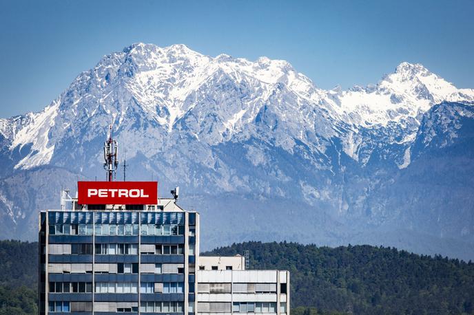 Gradbišče Emonika april 2024 petrol | V Petrolu so za Finance še razkrili, da so napake ugotovili pri 1800 zaposlenih. To je okoli polovica vseh zaposlenih v matični družbi skupine in na Petrolovih bencinskih servisih v Sloveniji. | Foto Bojan Puhek