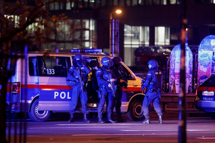 Dunaj | Policija je potrdila, da so se napadi zgodili na šestih mestih v centru Dunaja. | Foto Reuters