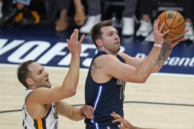 Luka Dončić bo z Dallasom na delu v noči na torek na domači tekmi proti Utahu. | Foto: AP / Guliverimage