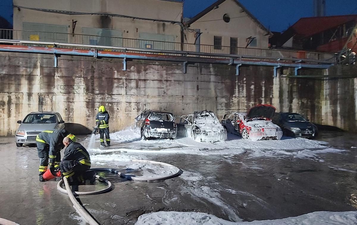 Vozila | Osebna vozila so popolnoma uničena.  | Foto PGD Hrastnik