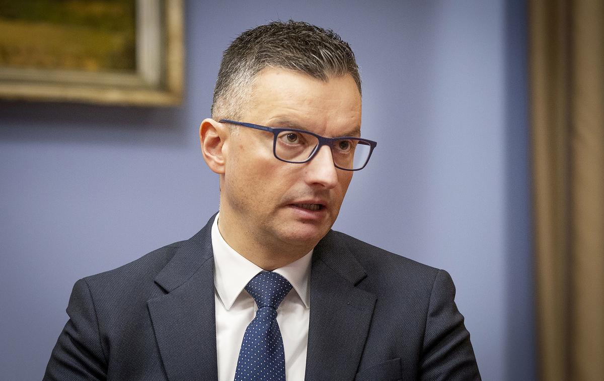 Marjan Šarec |  Obrambni ministri več deset držav, med njimi slovenski minister Marjan Šarec, bodo govorili o trenutnih potrebah ukrajinske vojske, pa tudi o dolgoročnem programu podpore, ki ga bodo predvidoma potrjevali voditelji članic Nata na julijskem vrhu v Litvi. | Foto Ana Kovač