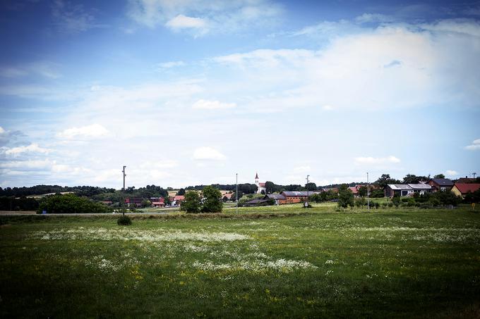 Leta 2001 so med Mursko Soboto in Hodošem odprli novo železniško progo, katere trasa je nekoliko odmaknjena od trase prvotne železnice čez Goričko. | Foto: Ana Kovač