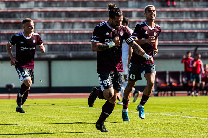 Triglav, Tabor | Triglavu je z golom v 90. minuti zmago prinesel kapetan in najboljši strelec Luka Majcen. | Foto Grega Valančič/Sportida