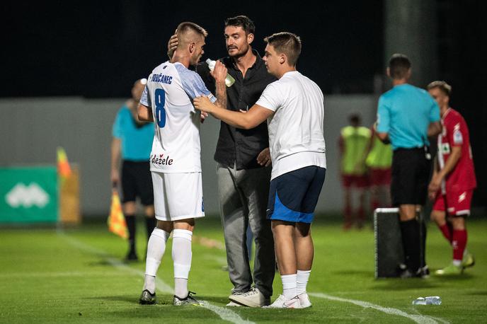 prva liga NK Aluminij NK Celje Luka Bobičanec ALbert Riera | Luka Bobičanec je v 88. minuti rešil Celje, da ne debiju Alberta Riere ni izgubilo. | Foto Blaž Weindorfer/Sportida