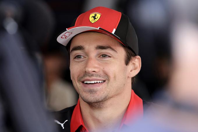 Charles Leclerc in Carlos Sainz sta inženirjem v Maranellu hvaležna za nove posodobitve. | Foto: Reuters