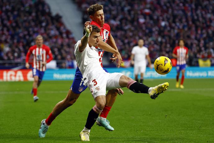 Atletico Madrid Sevilla | Atletico Madrid je na zaostali tekmi Sevillo premagal z 1:0. | Foto Reuters