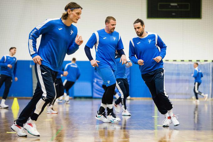 Slovenska moška reprezentanca se je v polni zasedbi v Izoli zbrala šele v ponedeljek popoldne, zvečer pa opravila edini skupni trening pred torkovim jutranjim odhodom v Italijo. | Foto: Grega Valančič/Sportida