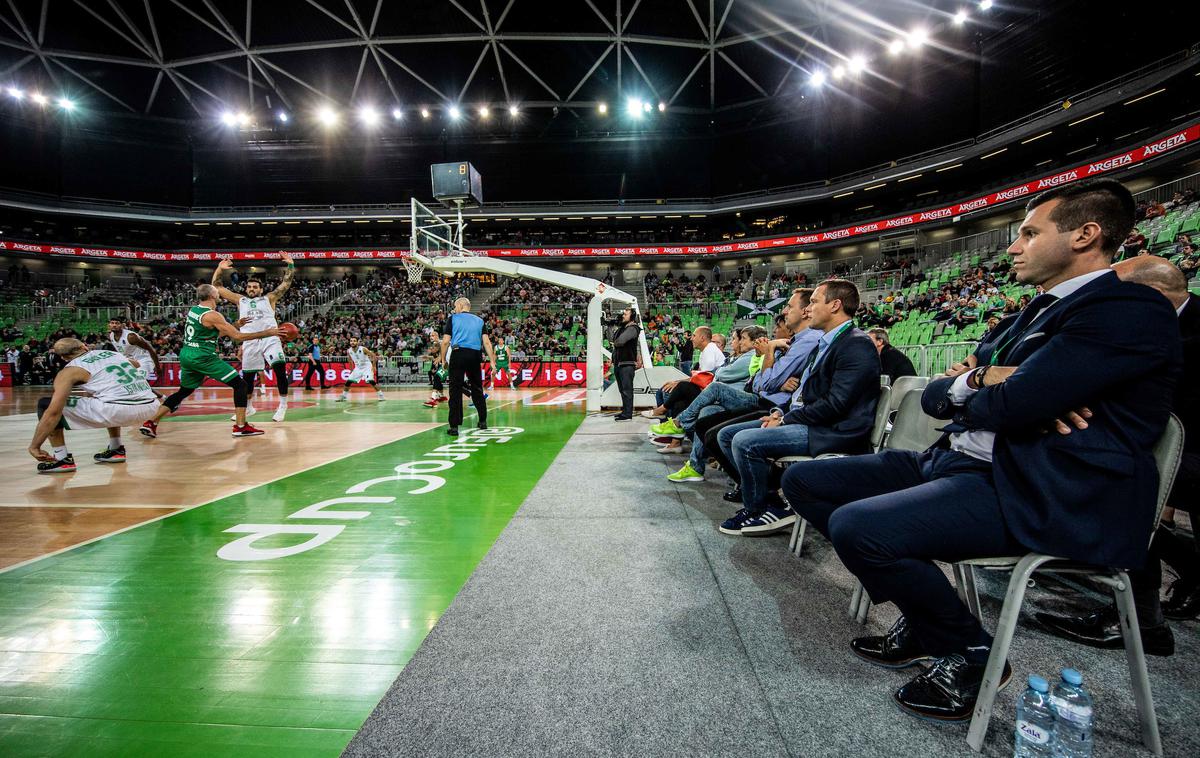 Sani Bečirović | Pogled z roba parketa: Sani Bečirović | Foto Sportida