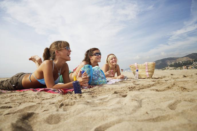 plaža poletje prijateljice