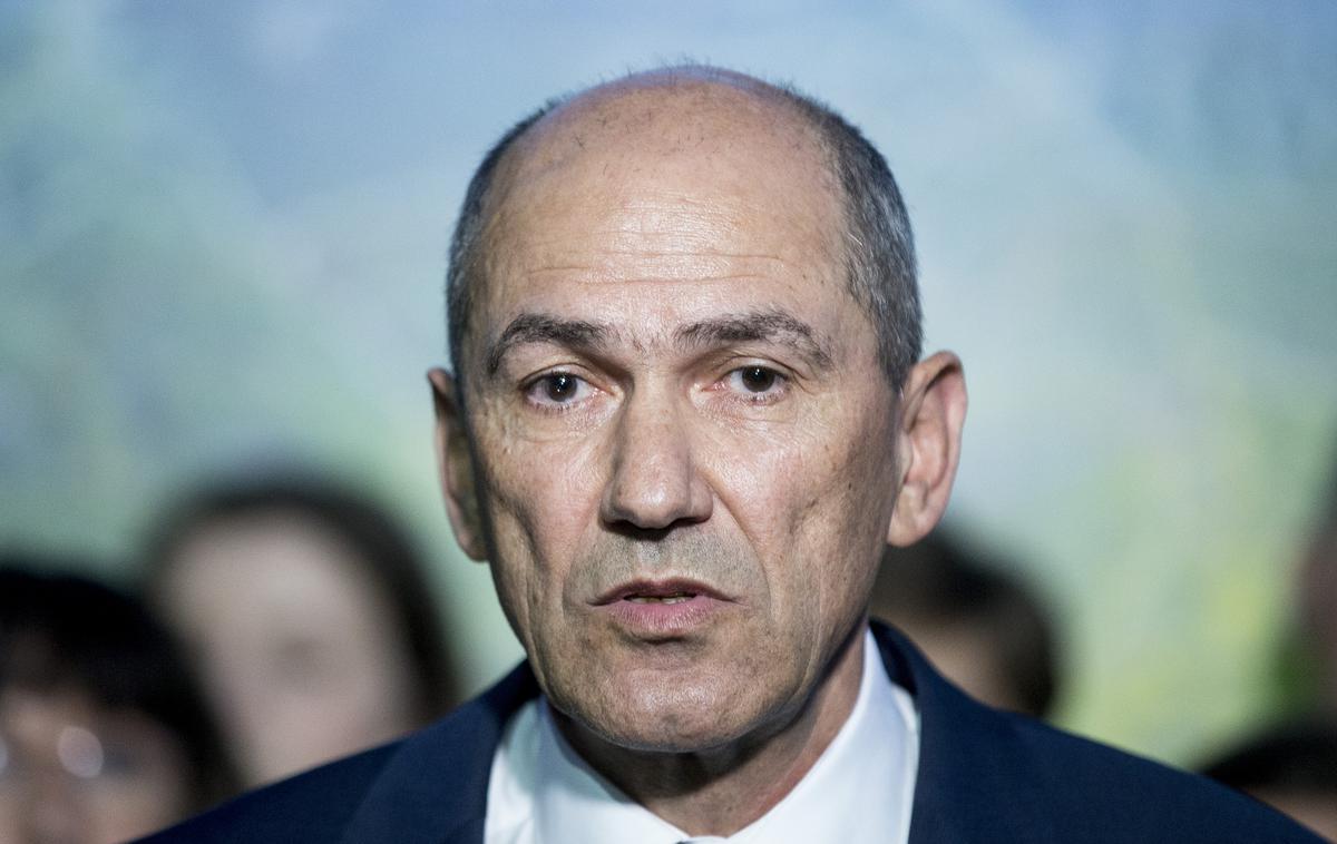 Janez Janša SDS | Več o predlaganih posvetovalnih referendumih bodo v SDS pojasnili na opoldanski novinarski konferenci. | Foto Ana Kovač