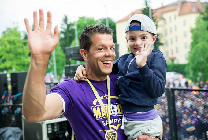 Mitja Pirih uživa v vlogi trenerja vratarjev pri NK Maribor in osvajanju lovorik. | Foto: Vid Ponikvar