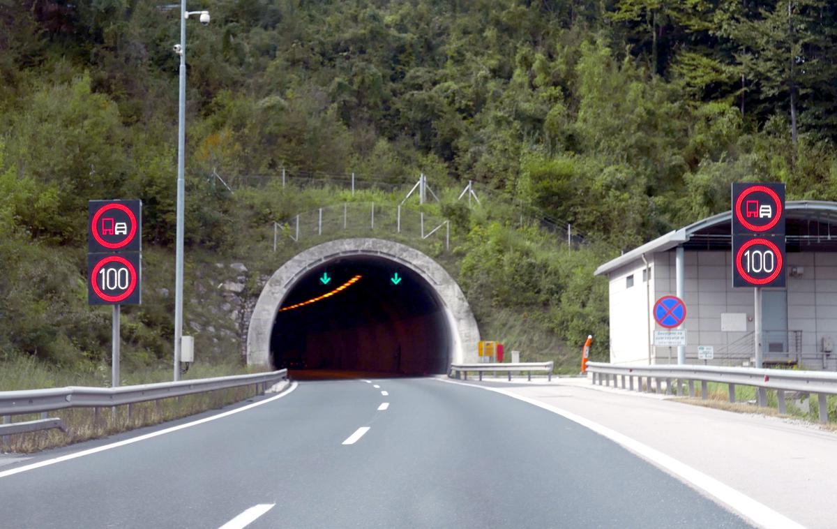 predor Trojane | Na štajerski avtocesti proti Ljubljani je bil dalj časa omejen promet skozi predor Trojane. | Foto Gregor Pavšič