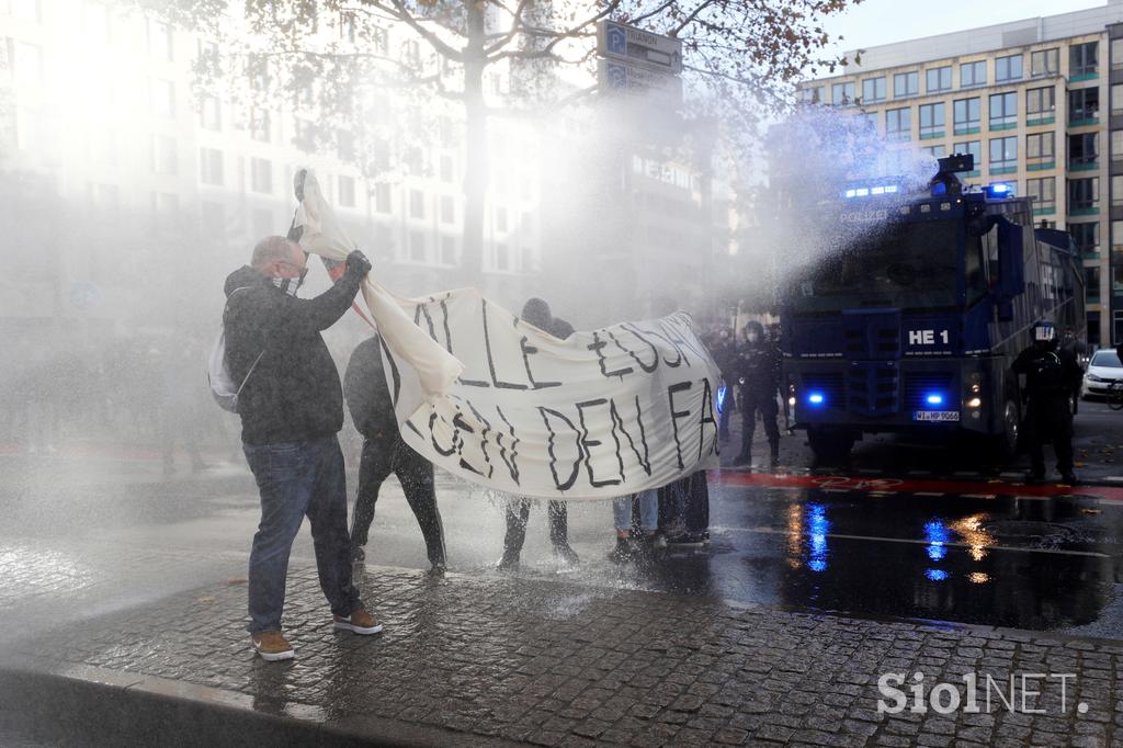 Policija nad protestnike v Frankfurtu