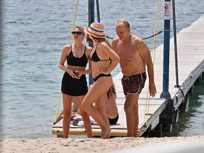 Dolph Lundgren z ženo in hčerko uživa na Sardiniji.  | Foto: Profimedia