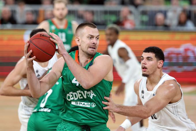 Rašid Mahalbašić je dobil prvih šest minut v dresu Cedevite Olimpije. In dal en koš. | Foto: www.alesfevzer.com