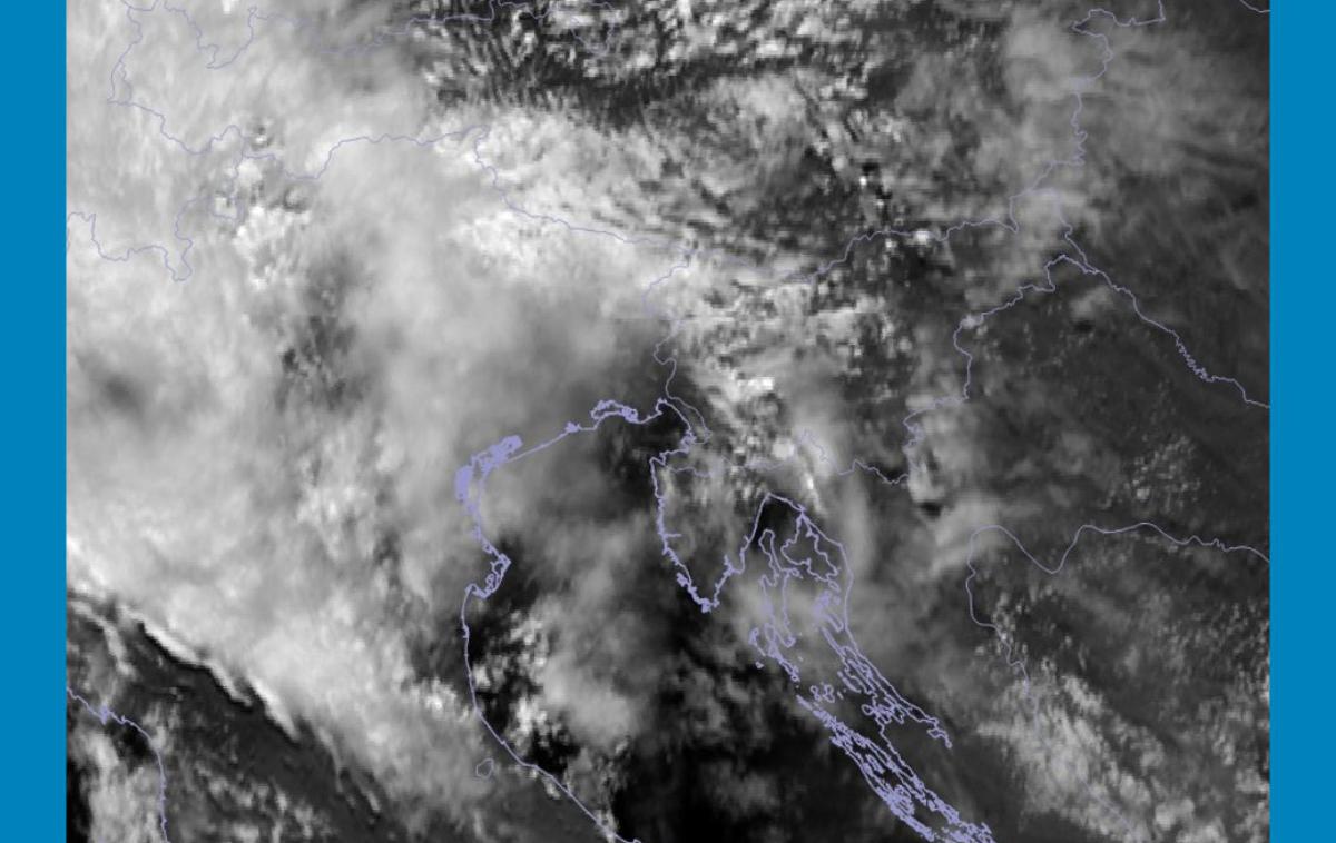Vreme | Ob jugozahodnem vetru se zračna masa nad alpsko-dinarsko pregrado dviga, zato je največ oblačnosti v zahodni Sloveniji. | Foto Arso