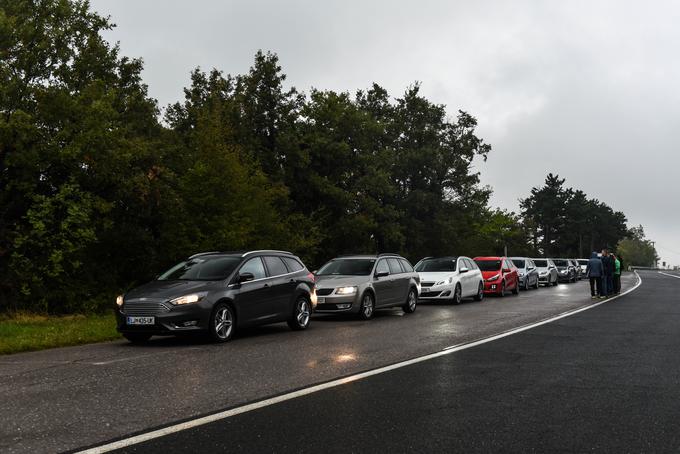 Na 113 kilometrov dolgem testnem krogu za merjenje porabe smo vozili v dežju, kar pomeni, da je bila poraba za okoli deset odstotkov višja zaradi kotalnega upora, ki ga okrepi voda na cesti. V umirjenem ciklu se je kljub temu poraba pri večini testnih avtomobilov spustila krepko pod pet litrov.  | Foto: 