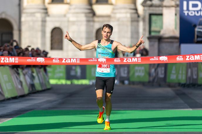 Jakob Medved, 28. Ljubljanski maraton | Jakob Medved je sprva sledil najboljšim maratoncem, vendar je bil tempo prehud. | Foto Peter Kastelic/AZS