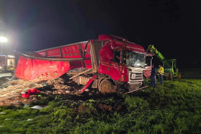 Nesreča | V četrtek se je prometna nesreča s smrtnim izidom zgodila tudi na regionalni cesti Rakičan–Lipovci. | Foto PGD Murska Sobota