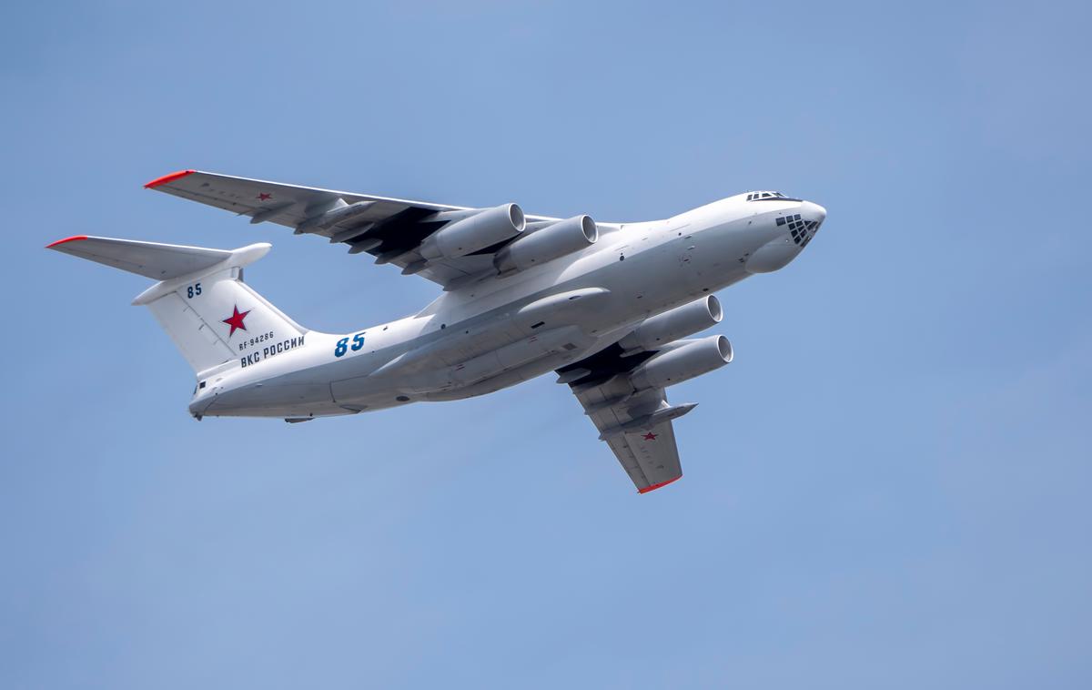 Rusko letalo Il-76 | Zvezna agencija za zračni promet razloga za prepoved letov ni navedla, a kot poroča dpa, obstaja očitna povezava z bojaznijo pred iranskim povračilnim zračnim napadom na Izrael. Rusija je tesna zaveznica Irana. | Foto Shutterstock