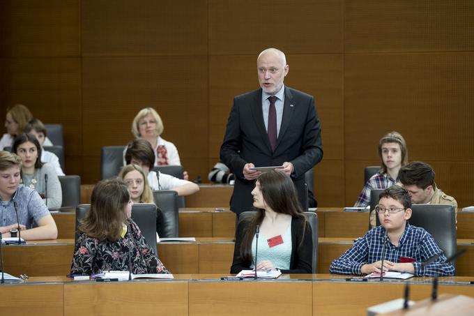 Po mnenju predsednika DZ Milana Brgleza otroški parlament neprecenljivo prispeva k razvoju kulture dialoga, ki je ključen za reševanje trenj in nerazumevanj. | Foto: Ana Kovač