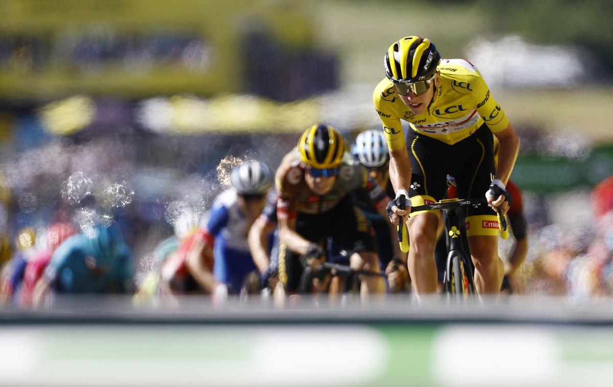 Tadej Pogačar 10. etapa TDF | Bomo na Dirki po Franciji v prenosu poslušali, kaj se pogovarjajo v ekipi Tadeja Pogačarja? | Foto Reuters