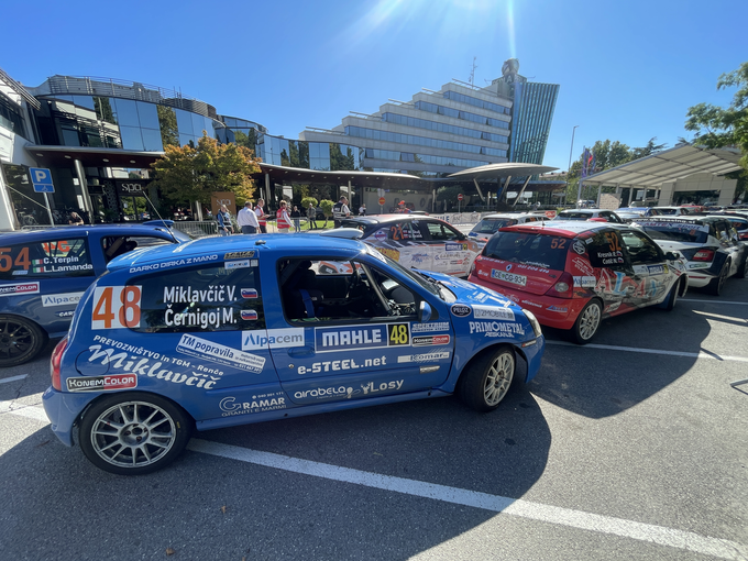 Vasja Miklavčič in Martin Černigoj (renault clio RS) peljeta proti naslovu prvaka v Diviziji 3. | Foto: Gregor Pavšič