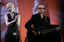 Annie Lennox in Dave Stewart kot Eurythmics v čast Beatlom