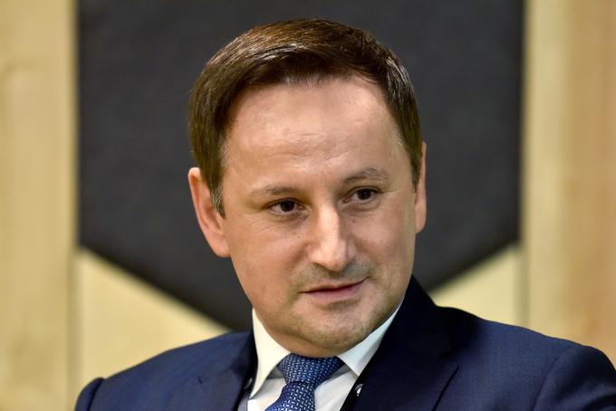 "To je skrb vzbujajoče. Direktor Sove (Rajko Kozmelj, op. a.) bi moral naprej pomesti pred svojim pragom," je uhajanje informacij iz Sove komentiral predsednik Knovsa Matej Tonin. | Foto: STA ,