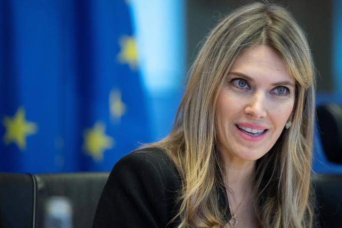 Eva Kaili | V Bruslju so v preteklih dneh v okviru preiskave obtožb o domnevnem podkupovanju, pranju denarja in poskusih vplivanja na politične odločitve v EU s strani Katarja, ki trenutno gosti svetovno prvenstvo v nogometu, pridržali šest oseb. | Foto Reuters