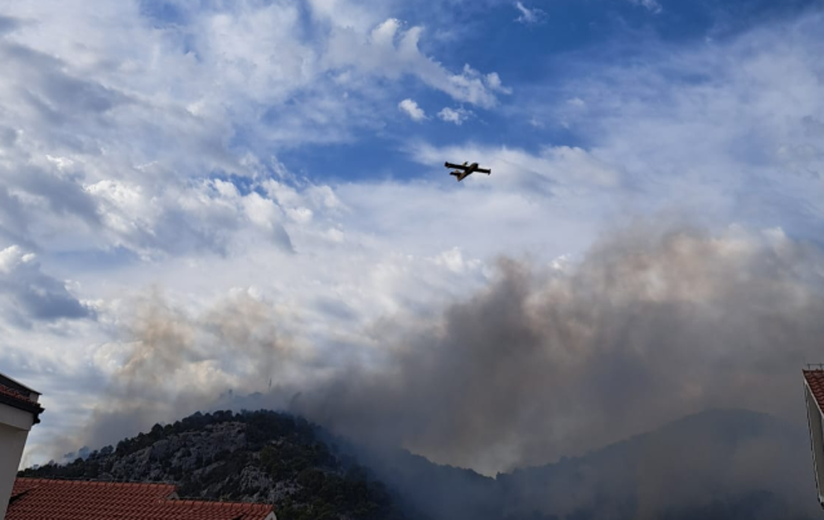 Požar Hvar | Skupno je v požaru pogorelo okrog 30 hektarjev površin. | Foto DVD Hvar/Facebook