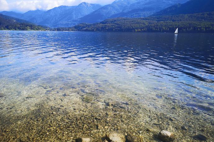 Bohinjsko jezero | Po Bohinjskem jezeru se ni dovoljeno voziti s plovili na motorni pogon. | Foto Gregor Pavšič