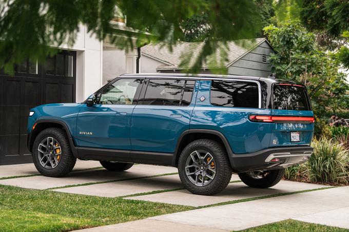 Rivian je do zdaj v ZDA prodajal večja električna modela R1S in R1T. | Foto: Rivian