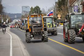 Protestni shod Sindikata kmetov Slovenije. Traktor, kmet, protest.