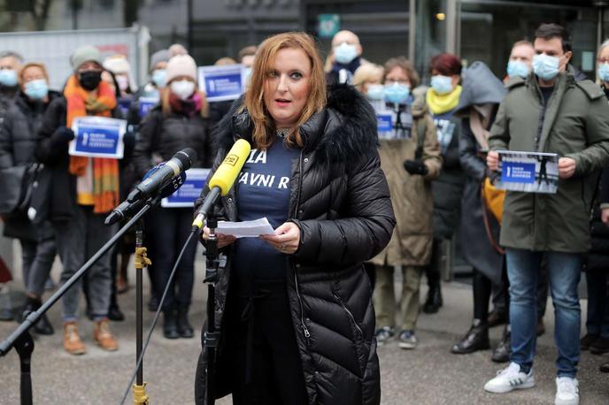 Petra Bezjak Cirman | Nekdanjo novinarko Dela in Radiotelevizije Slovenija (RTVS), sedanjo poklicno predsednico sveta delavcev RTVS in predstavnico zaposlenih v nadzornem svetu RTVS je na položaj predlagal predsednik vlade Robert Golob. | Foto STA