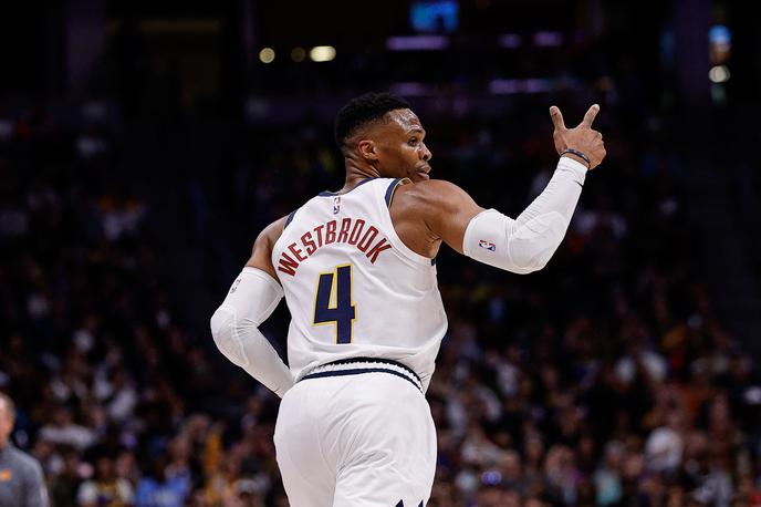 Russell Westbrook | Russell Westbrook bo zaradi nedostojne geste moral globoko seči v denarnico. | Foto Reuters