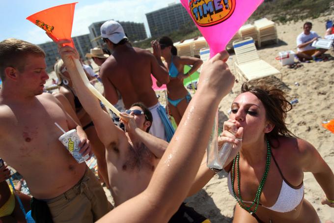 Na tovrstnih zabavah (spring break, op. p.) alkohol teče v potokih. | Foto: Gulliver/Getty Images