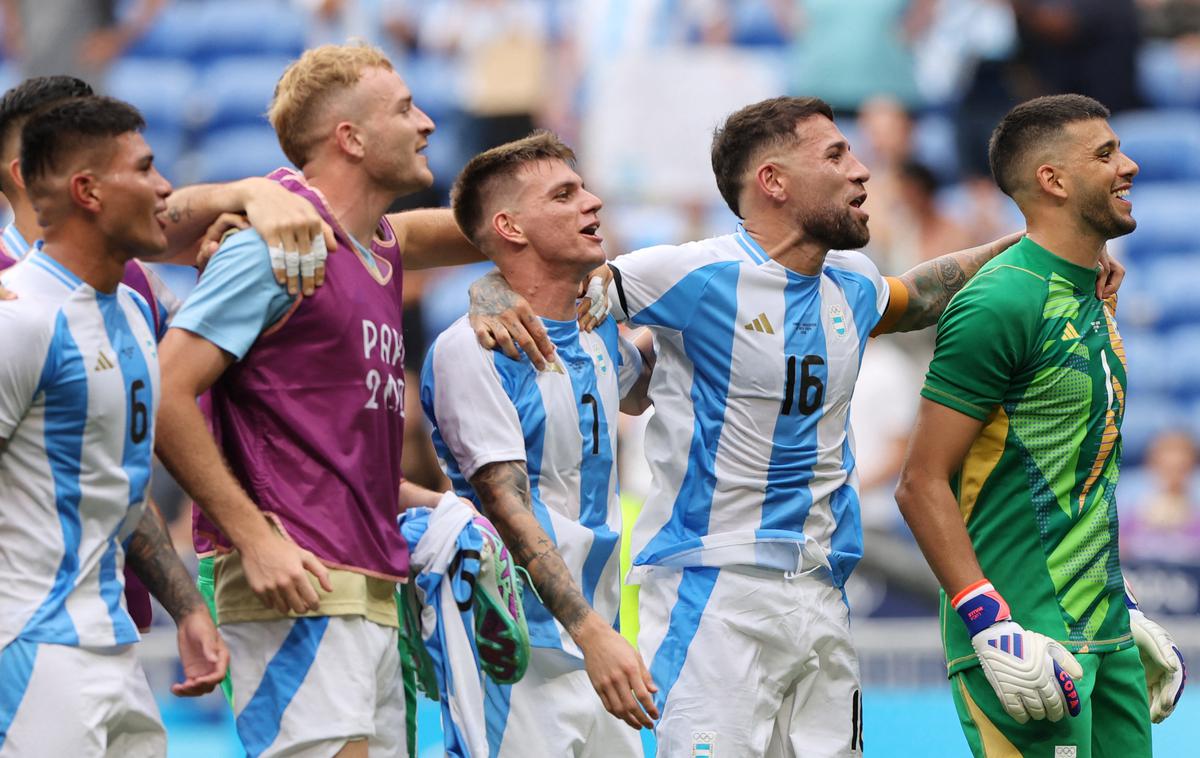 Argentina | Za Argentino brani barve na olimpijskih igrah tudi izkušeni branilec Nicolas Otamendi. Tako se je v Lyonu veselil po zmagi nad Ukrajino. | Foto Reuters