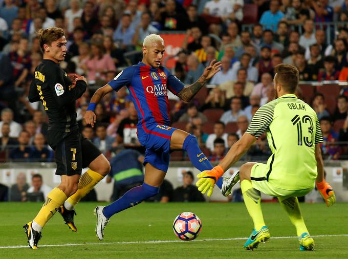 Neymar (v sredini) je že zapustil špansko prvenstvo. Bo Oblak (desno) postal njegov soigralec v Parizu, nov klub pa si našel tudi Antoine Griezmann? | Foto: Reuters