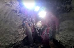 Italijansko speleologinjo še drugič rešili iz iste jame #video