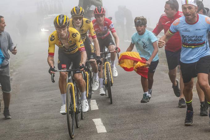 Primož Roglič je pospešil slabe tri kilometre pred ciljem. | Foto: Guliverimage