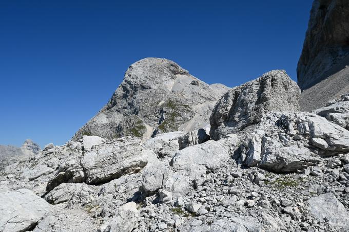 Kamnita pot pod Kanjavcev v smeri proti Prehodavcem | Foto: Matej Podgoršek