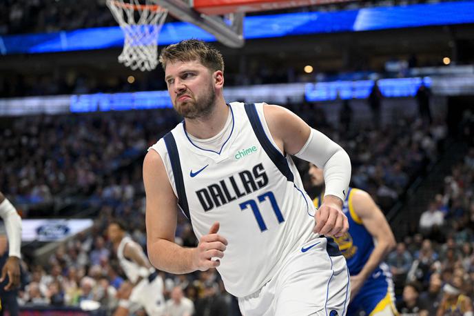 Luka Dončić | Luka Dončić je z Dallas Maverics v zadnjem obdobju vroč. V naslednjih dneh ga čakata dve težki preizkušnji s Sacramento Kings, ki bosta najverjetneje odločali tudi o neposredni uvrstitvi v končnico. | Foto Reuters