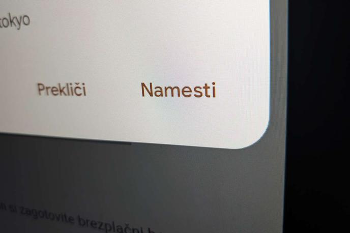 Namesti | Legitimna trgovina z aplikacijami Google Play vam nikoli ne bo pokazala takšnega gumba za namestitev aplikacij.  | Foto Matic Tomšič