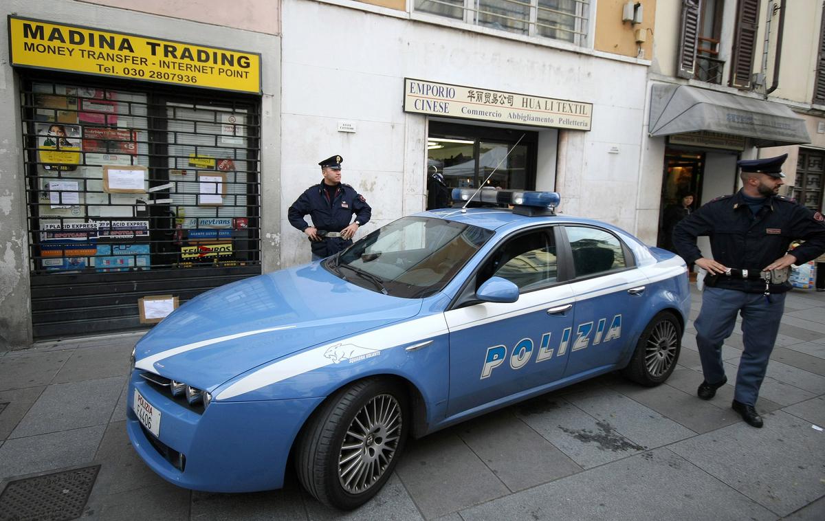 Italijanska policija | V več hišnih preiskavah po celi državi so policisti zasegli številna orožja in predmete z nacistično simboliko. | Foto Reuters