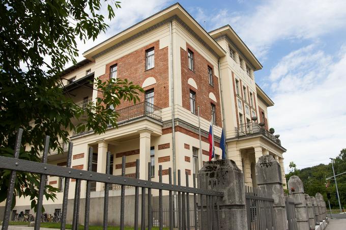 Ker ga mora na misijo skladno z zakonom o zunanjih zadevah napotiti zunanje in ne obrambno ministrstvo, so ga morali pred odhodom premestiti in naj bi bil zato že nekaj dni zaposlen na ministrstvu za zunanje zadeve. | Foto: Melanie Likar