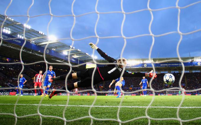 Kasper Schmeichel je bil premagan v 26. minuti, Saul Niguez pa je v tej sezoni na gostovanjih v ligi prvakov dosegel že tri zadetke. Več sta jih le Edinson Cavani in Robert Lewandowski. | Foto: Guliverimage/Getty Images